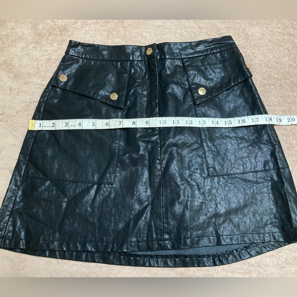 NWT Zara Faux Leather mini skirt - size XS - black colour - Picture 3 of 9